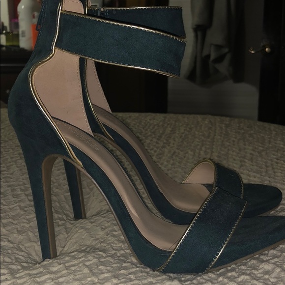 Heels - Picture 2 of 3